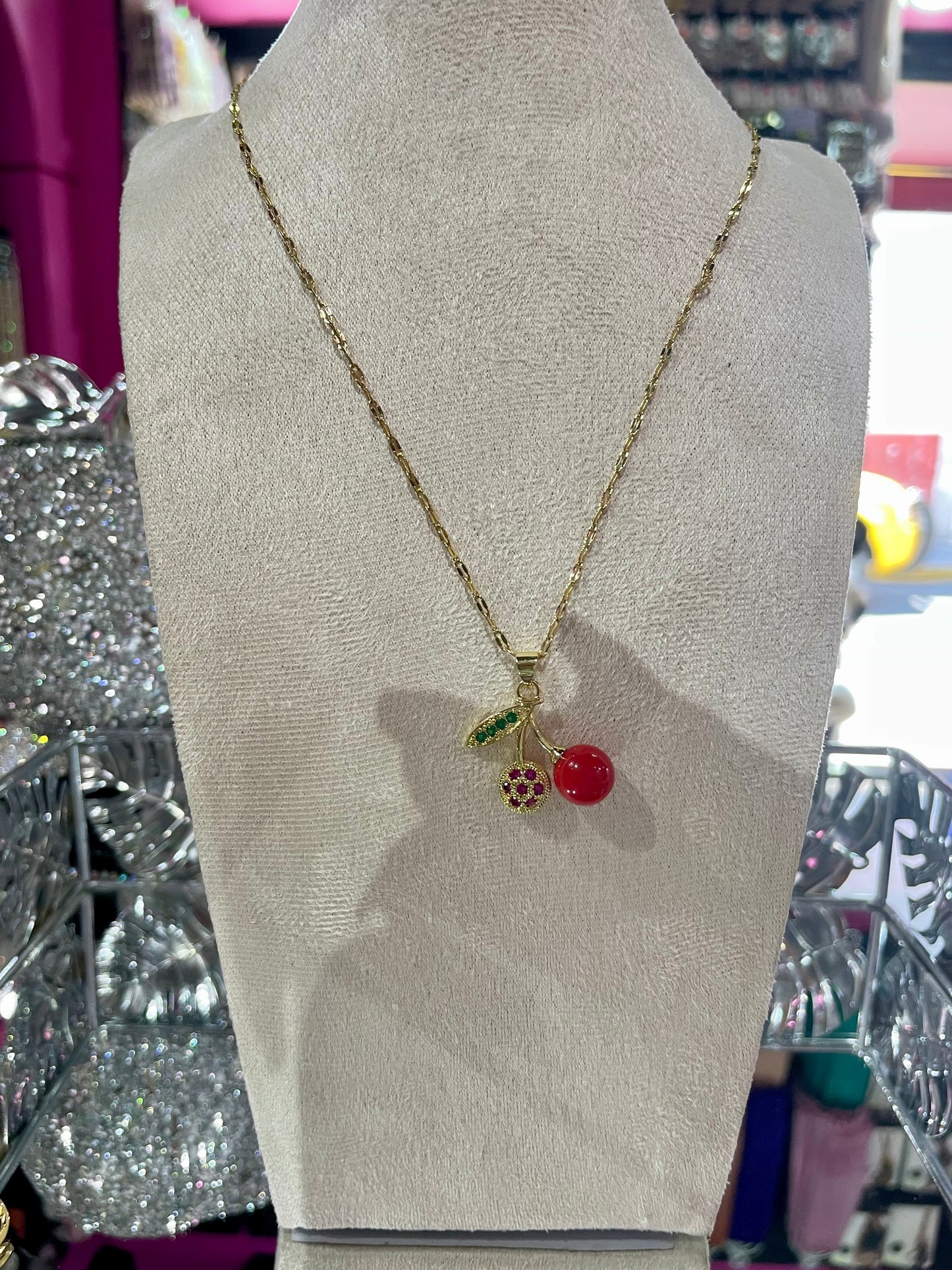 Collar dorado con dije de Cereza - Bling Bling