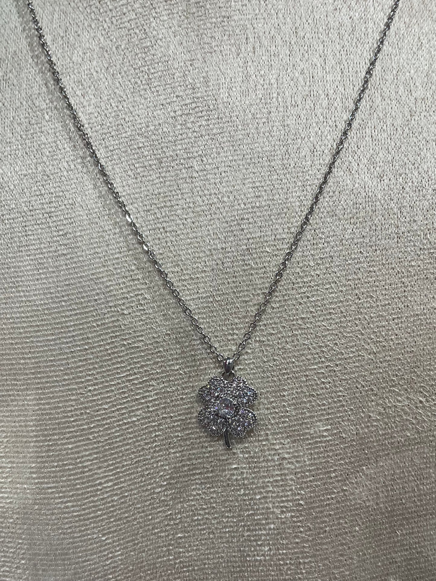 Collar de Zirconia con dije de Trébol - Bling Bling