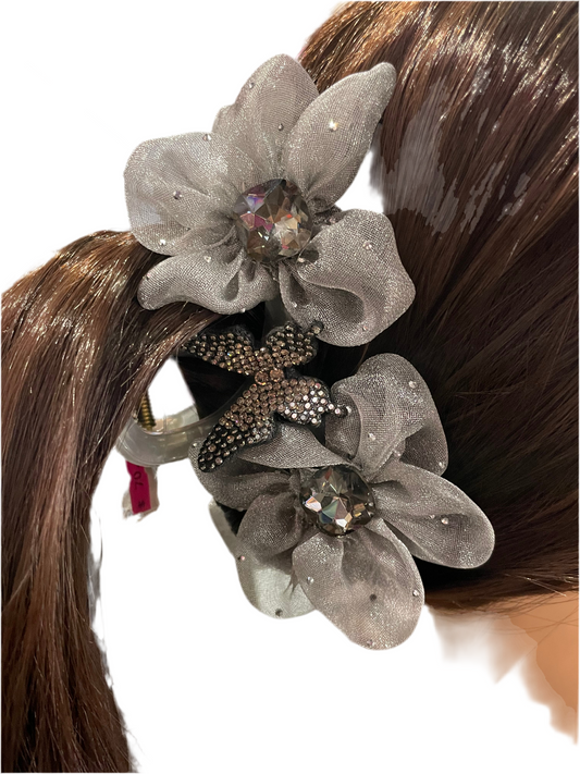 Pinza con flores