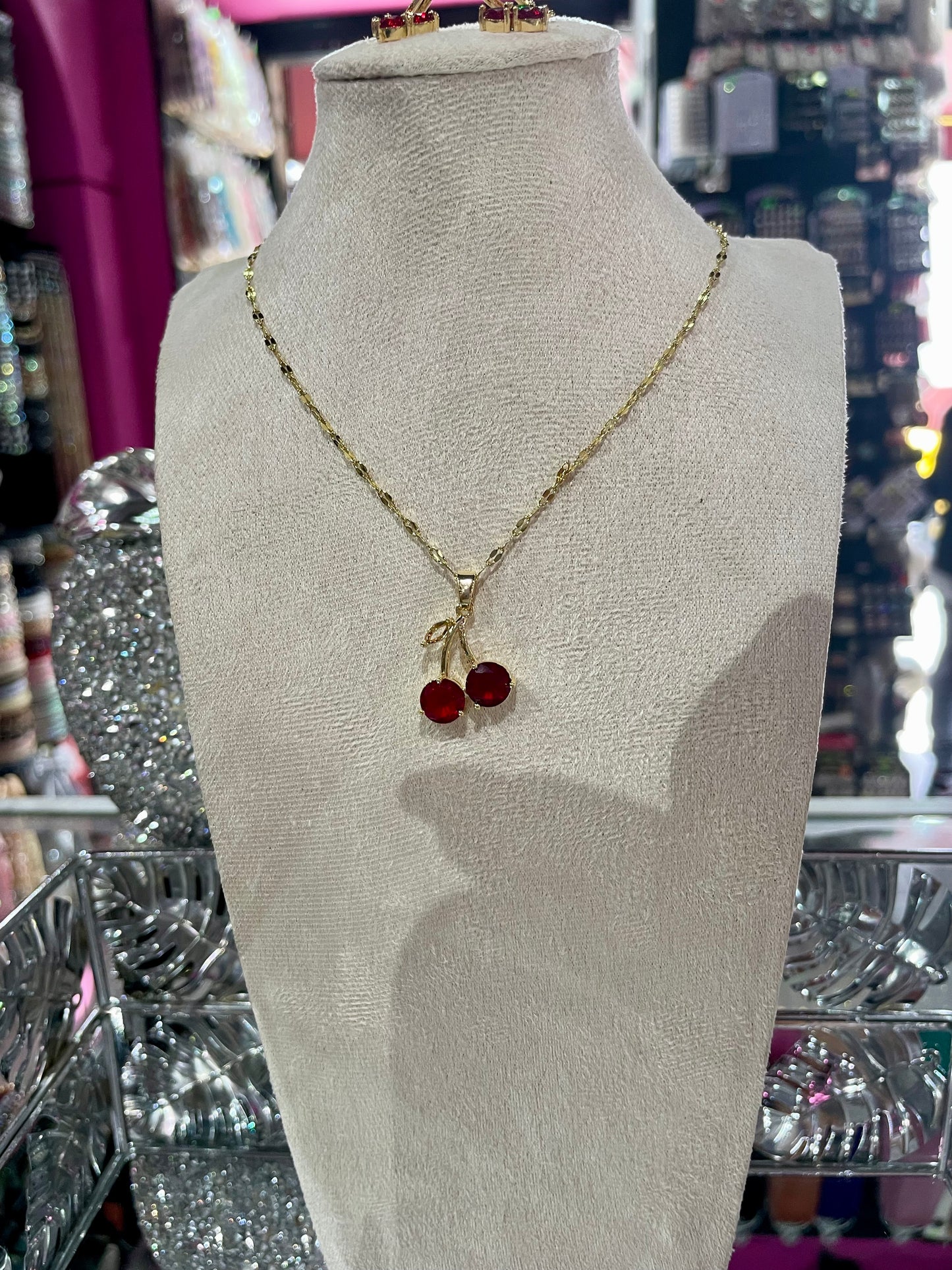 Collar dorado con dije de Cereza - Bling Bling