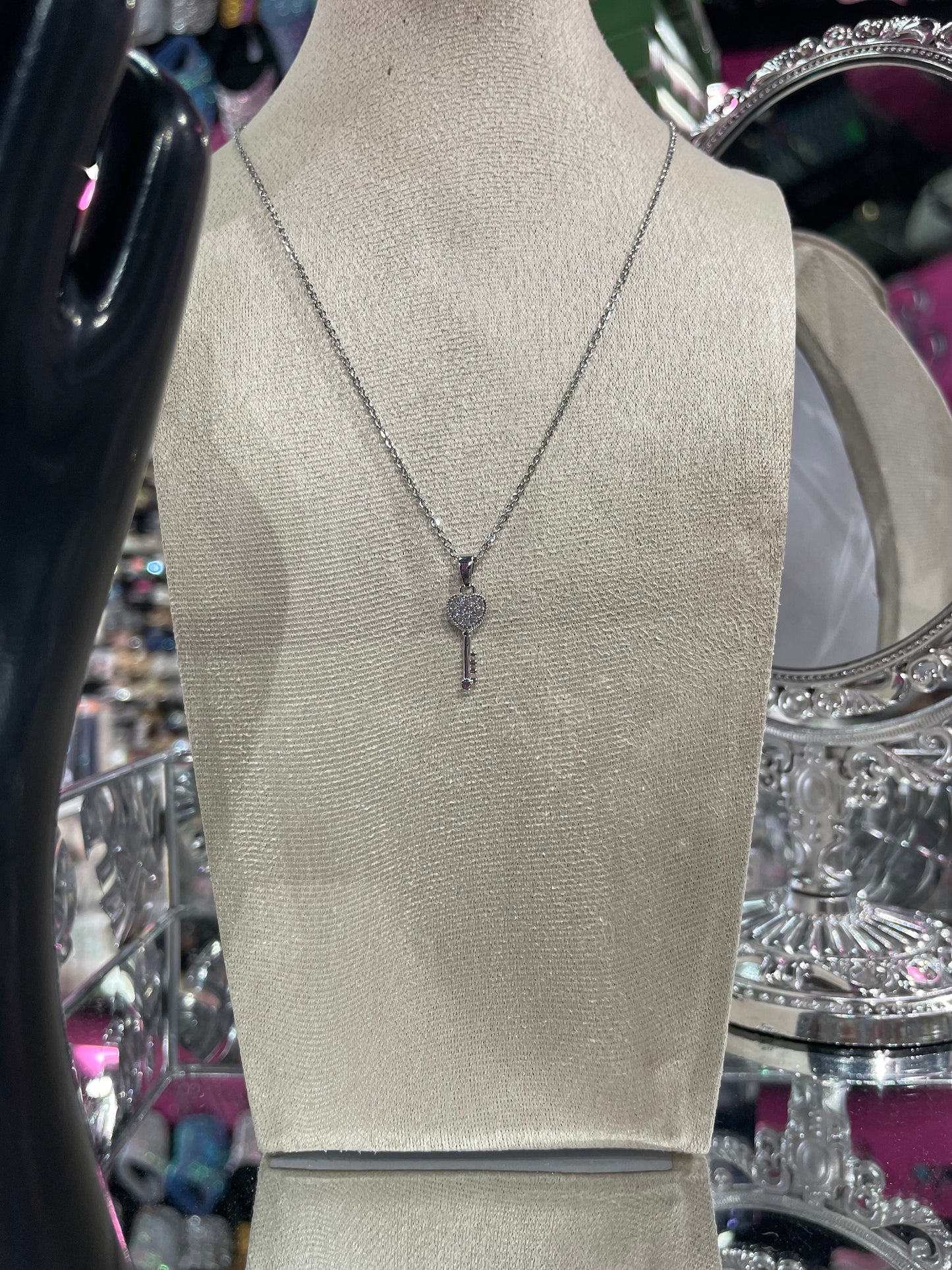 Collar de Zirconia con dije de llave de corazón - Bling Bling