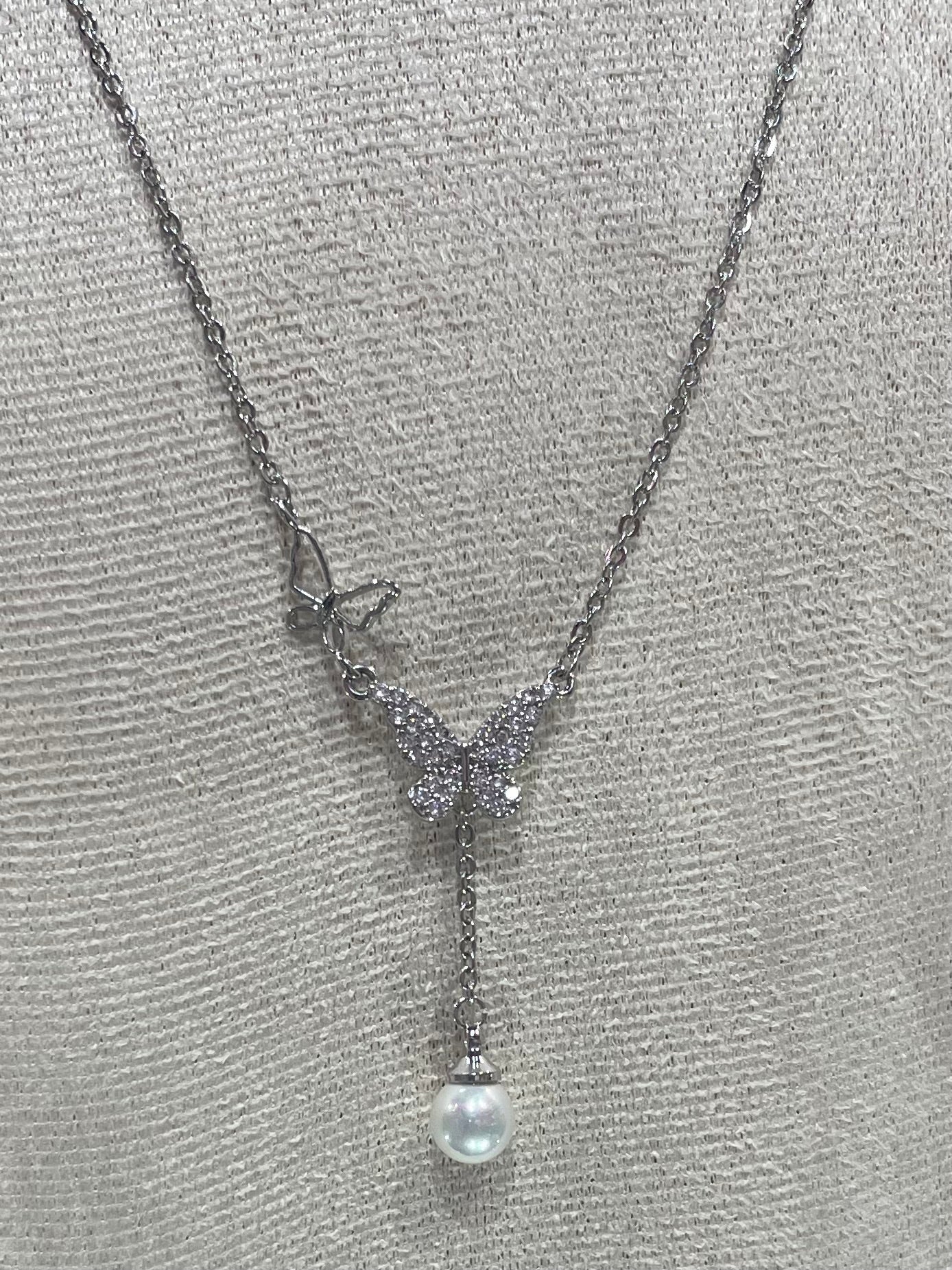 Collar de Zirconia con dije de Mariposas y Perla colgante - Bling Bling