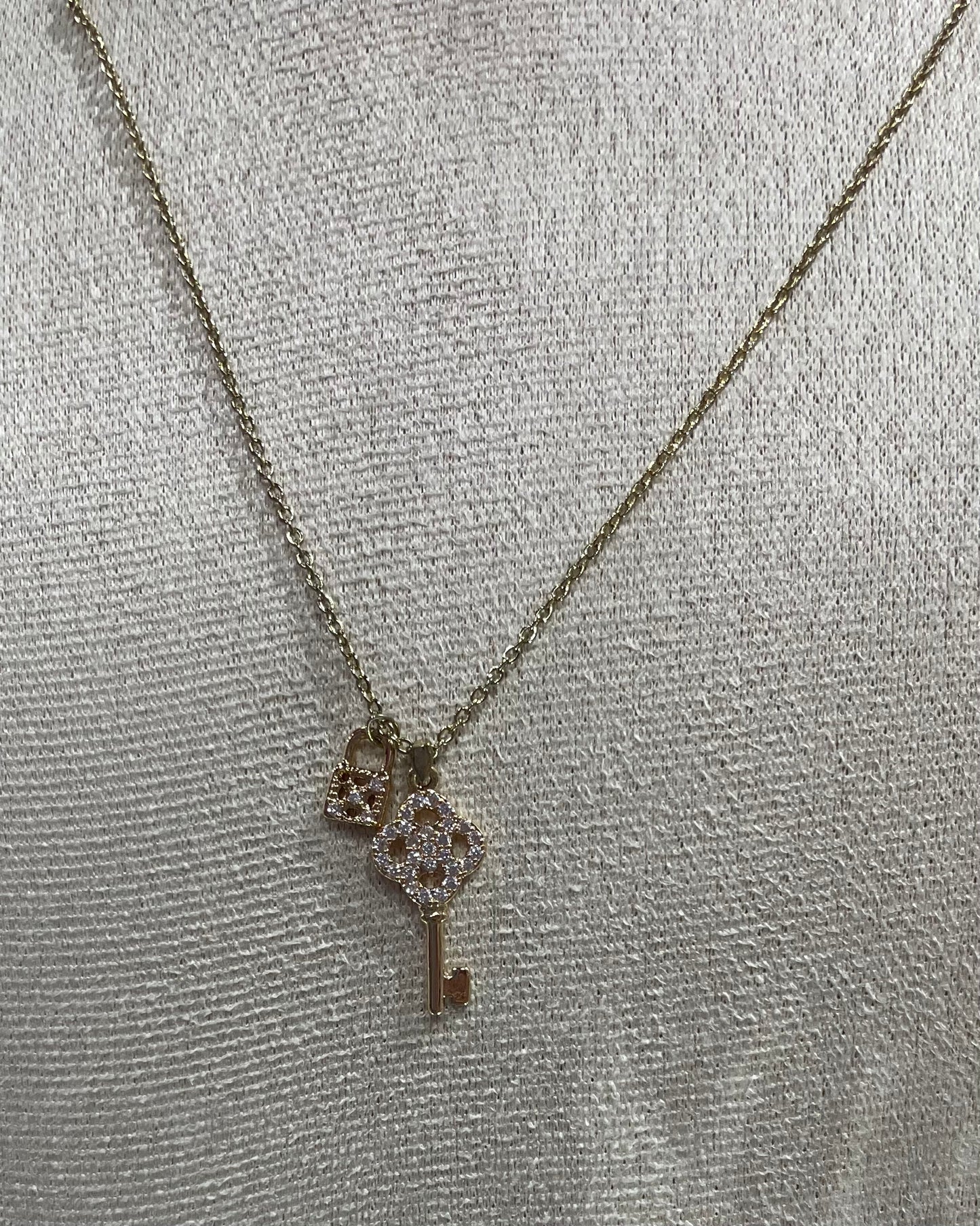 Collar de Zirconia con dije de Llave y Candado - Bling Bling