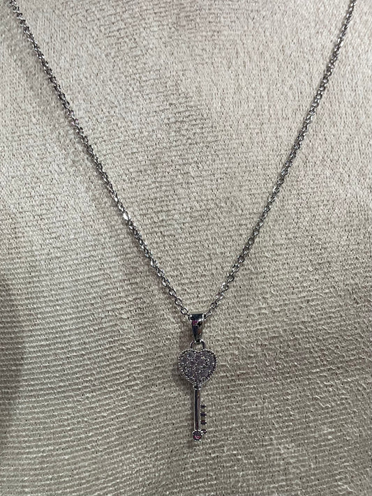 Collar de Zirconia con dije de llave de corazón - Bling Bling