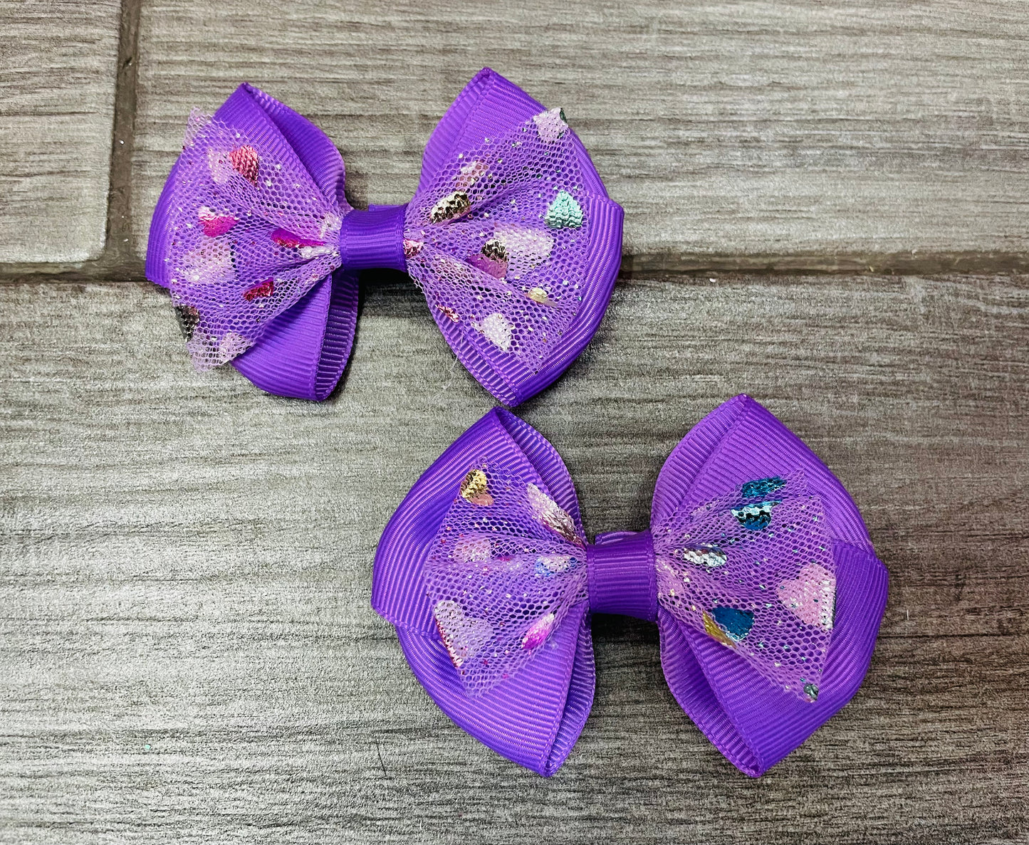 Moño Con Tul Estampado De Corazones(Par) - Los Moños De Kari