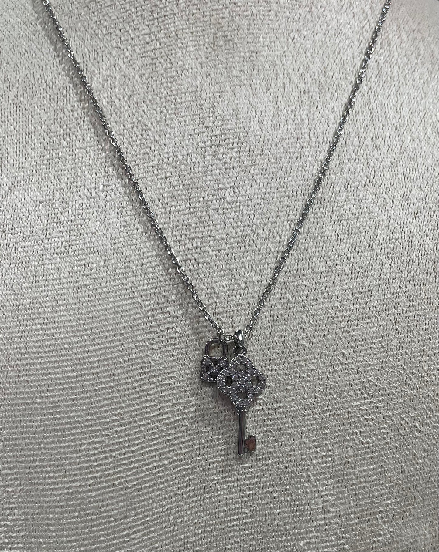 Collar de Zirconia con dije de Llave y Candado - Bling Bling