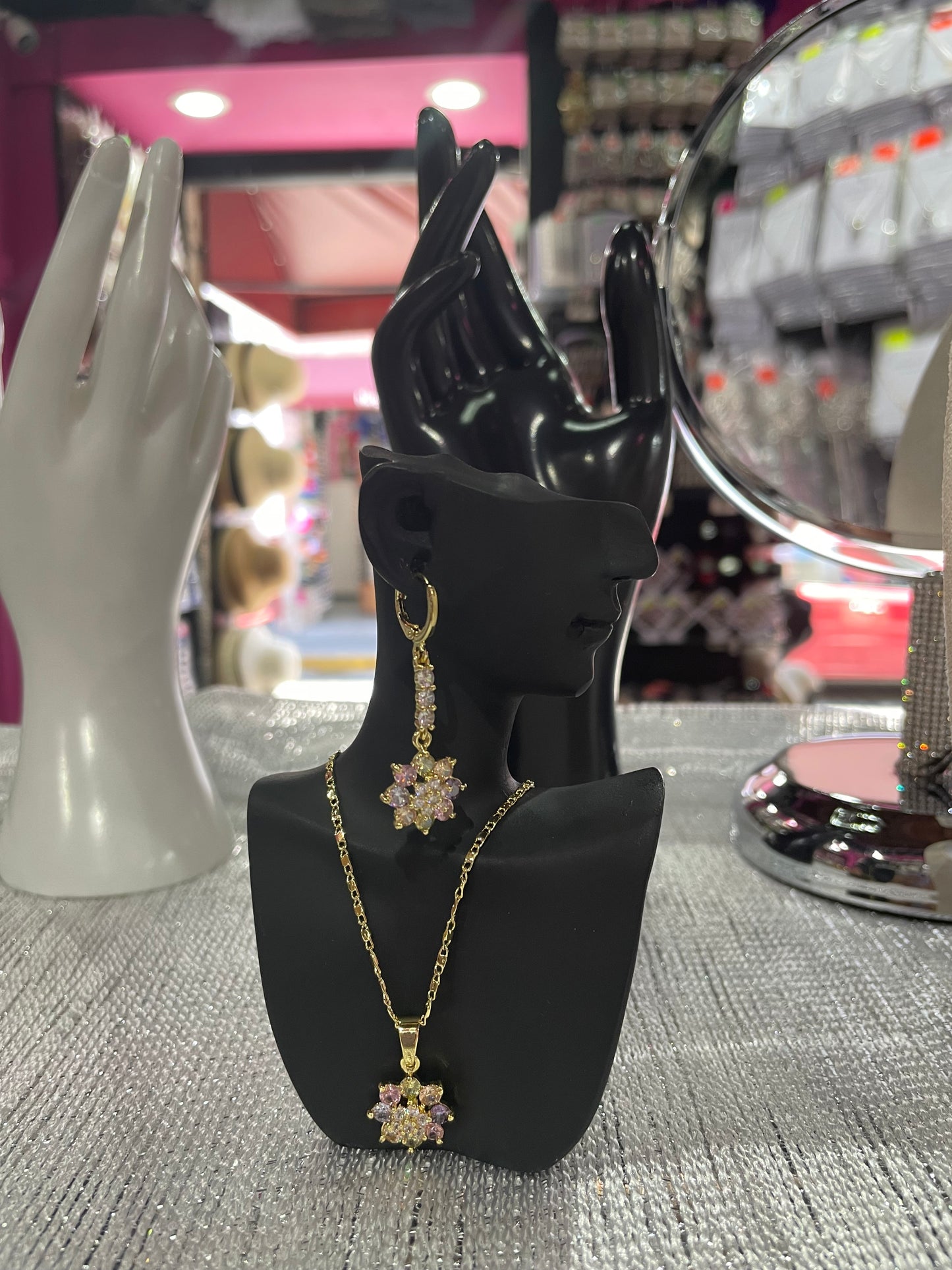 Juego de collar y aretes con dije de Flor - Bling Bling