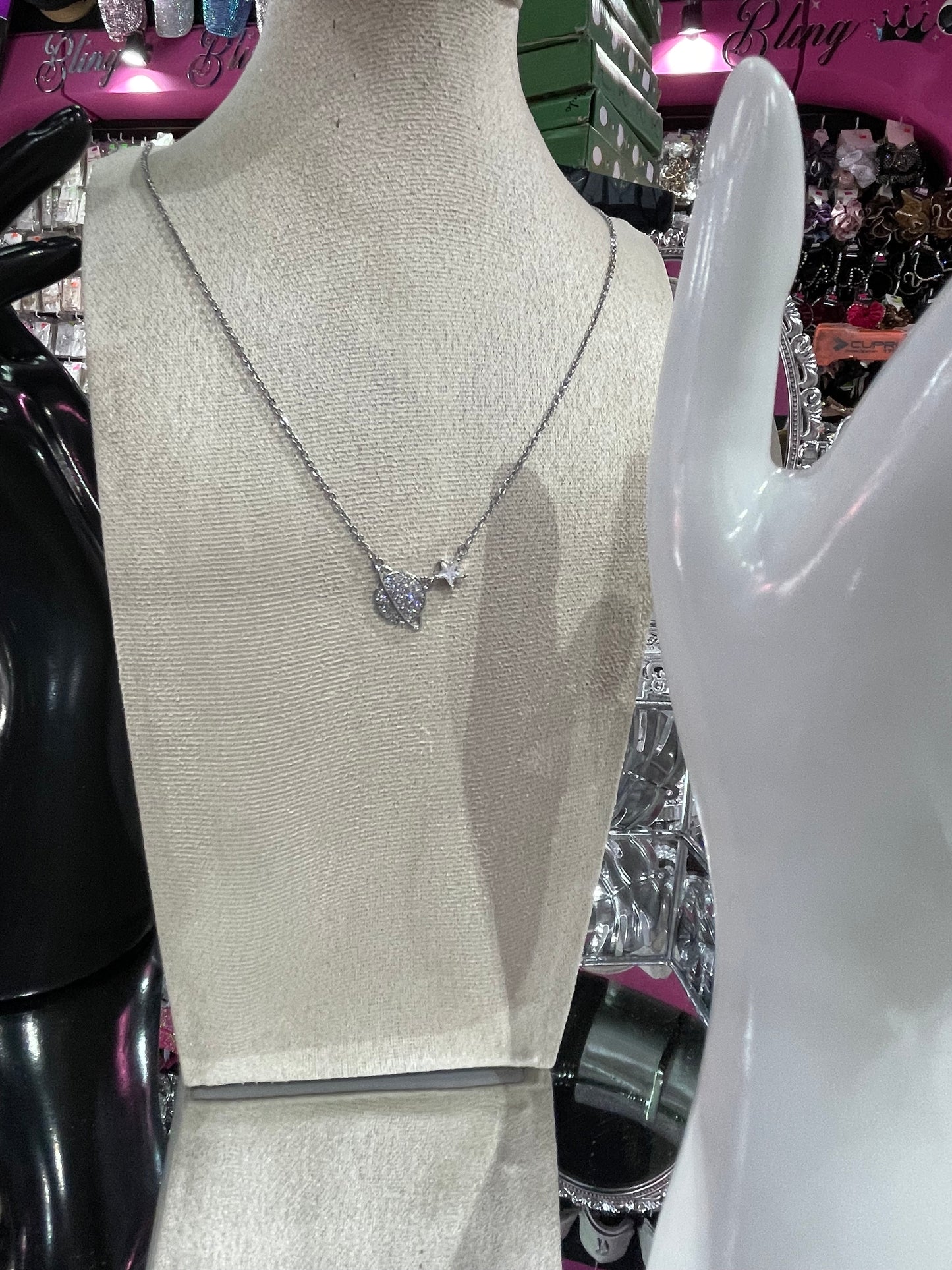 Collar de zirconia con dije del Saturno - Bling Bling