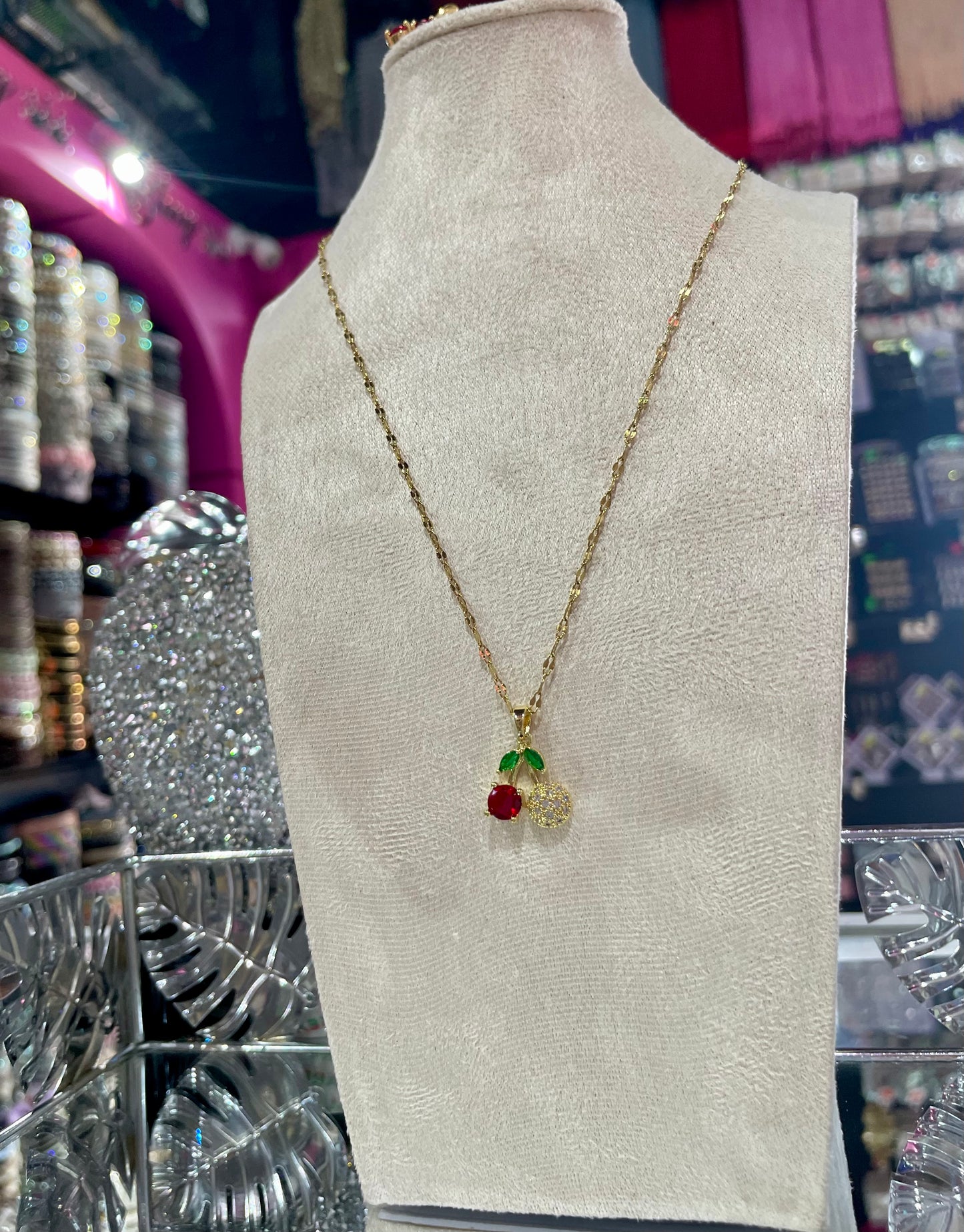 Collar dorado con dije de Cereza - Bling Bling