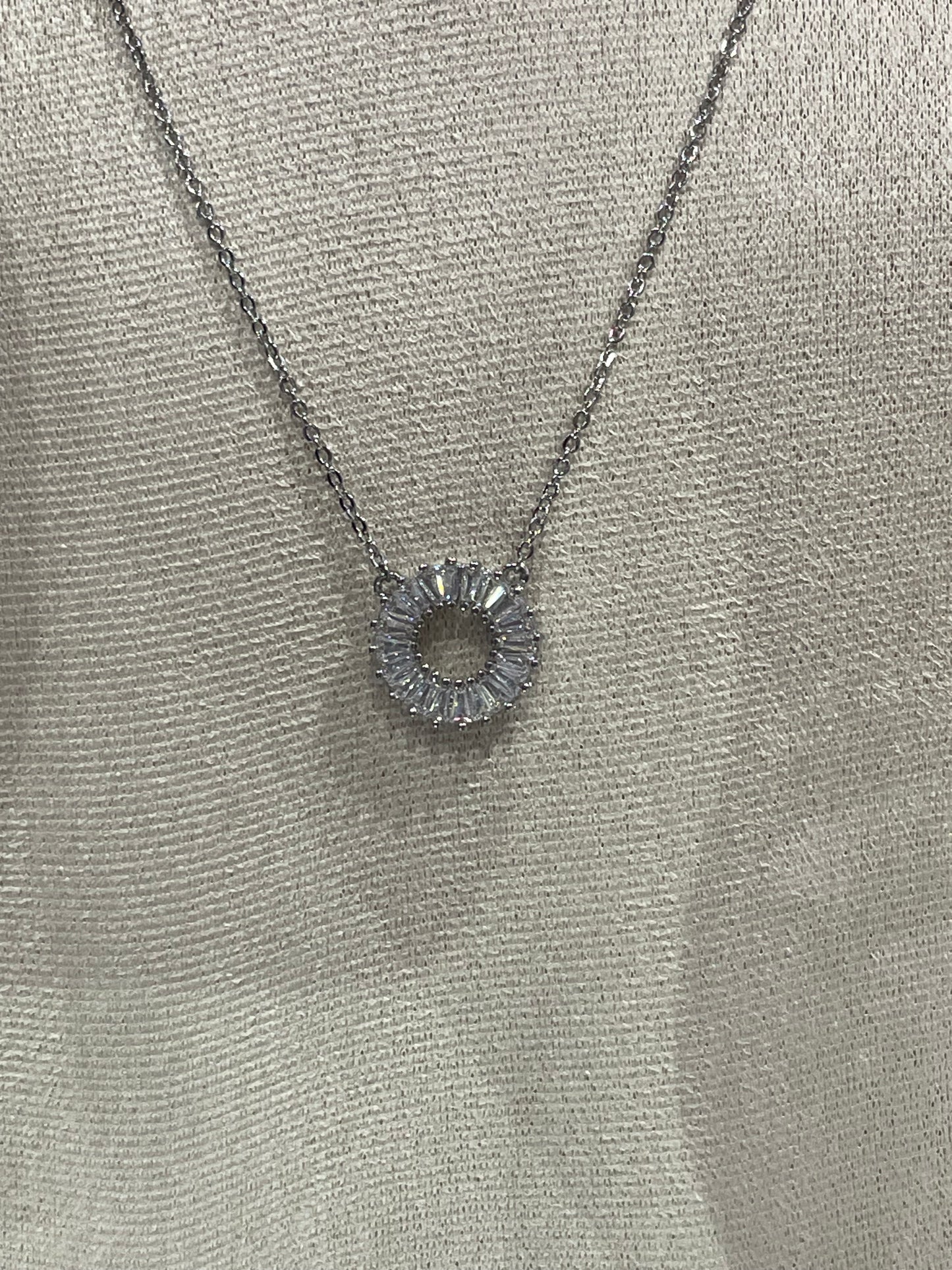 Collar de zirconia con dije de  forma Circular - Bling Bling