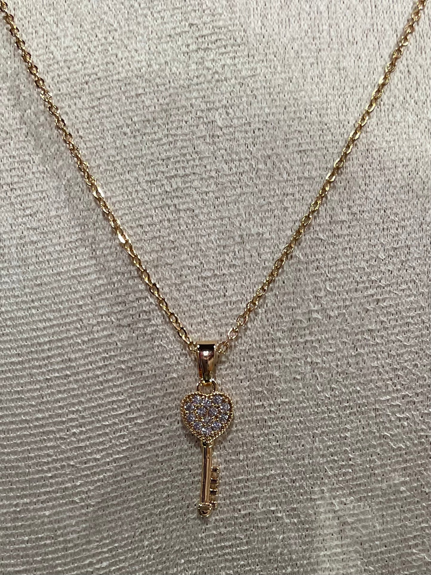 Collar de Zirconia con dije de llave de corazón - Bling Bling