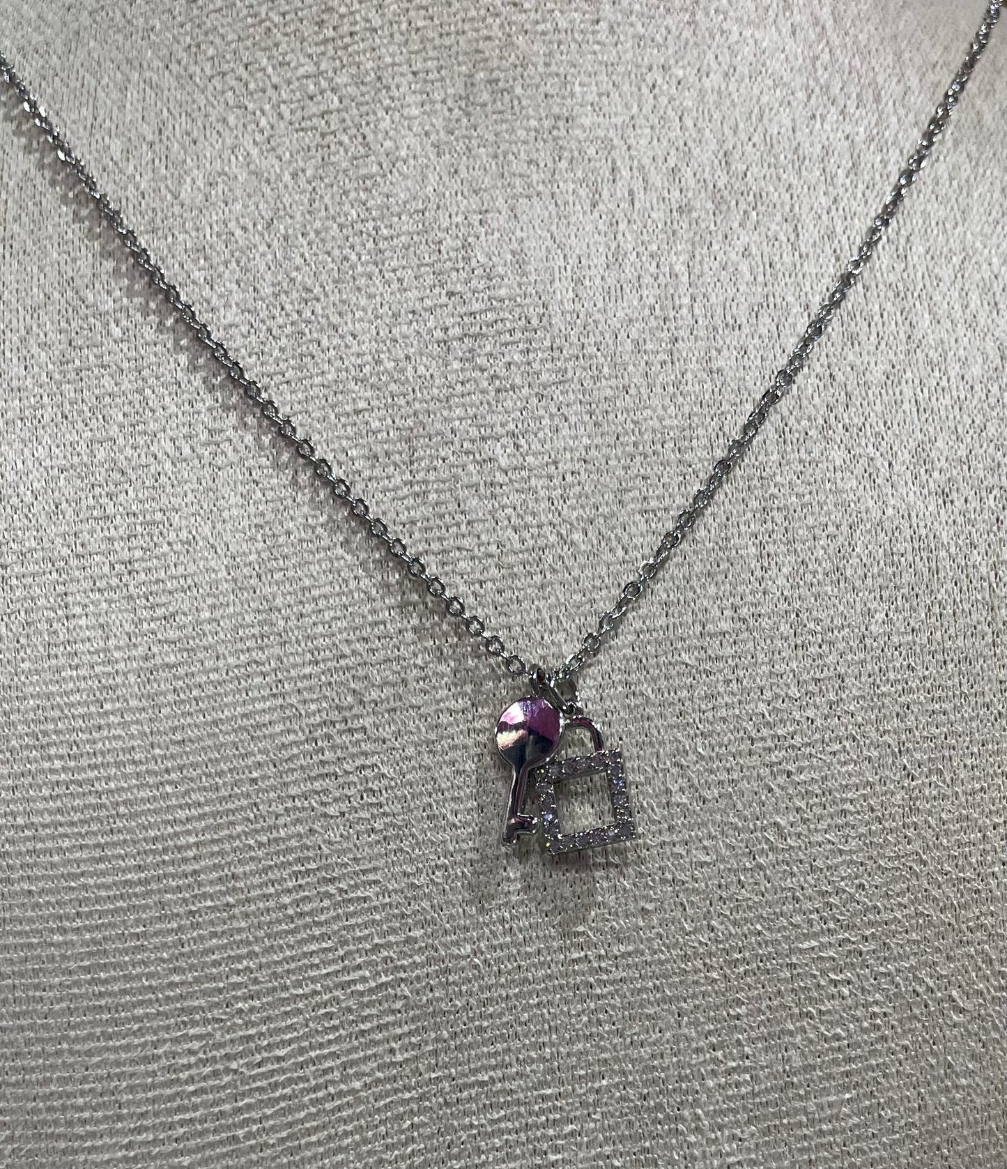 Collar de Zirconia con dije de Llave y Candado - Bling Bling