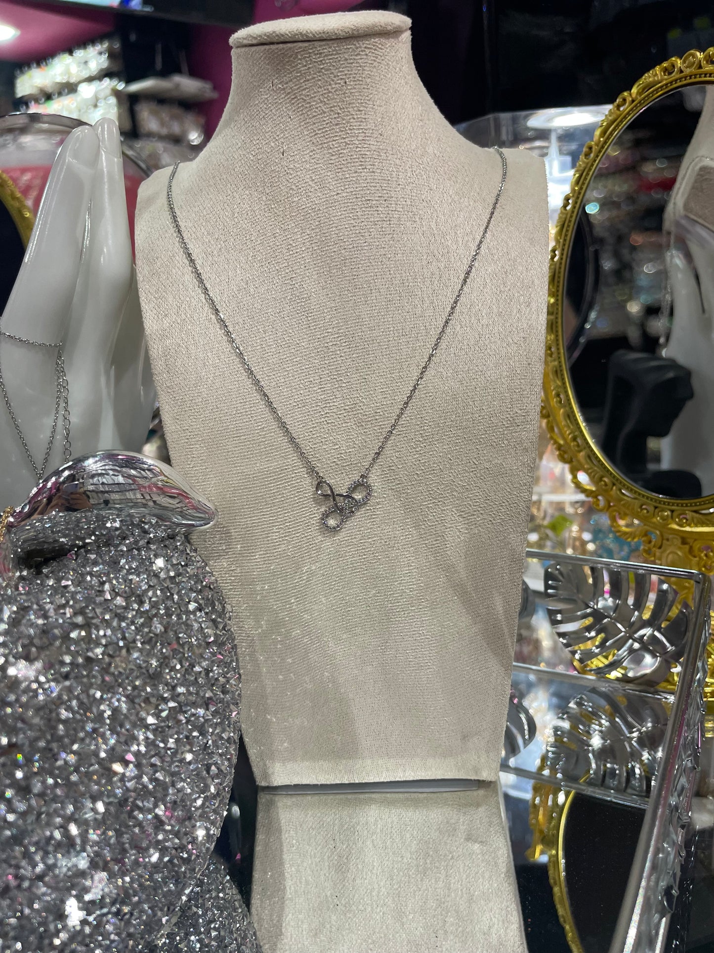 Collar de Zirconia con dijes de Infinitos entrelazados - Bling Bling