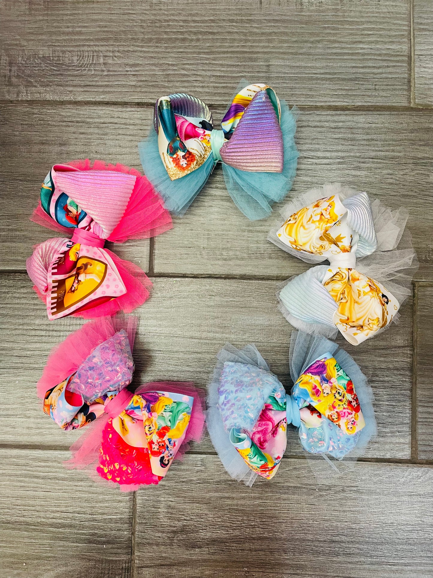 Moño Con Estampado De Princesas - Los Moños De Kari