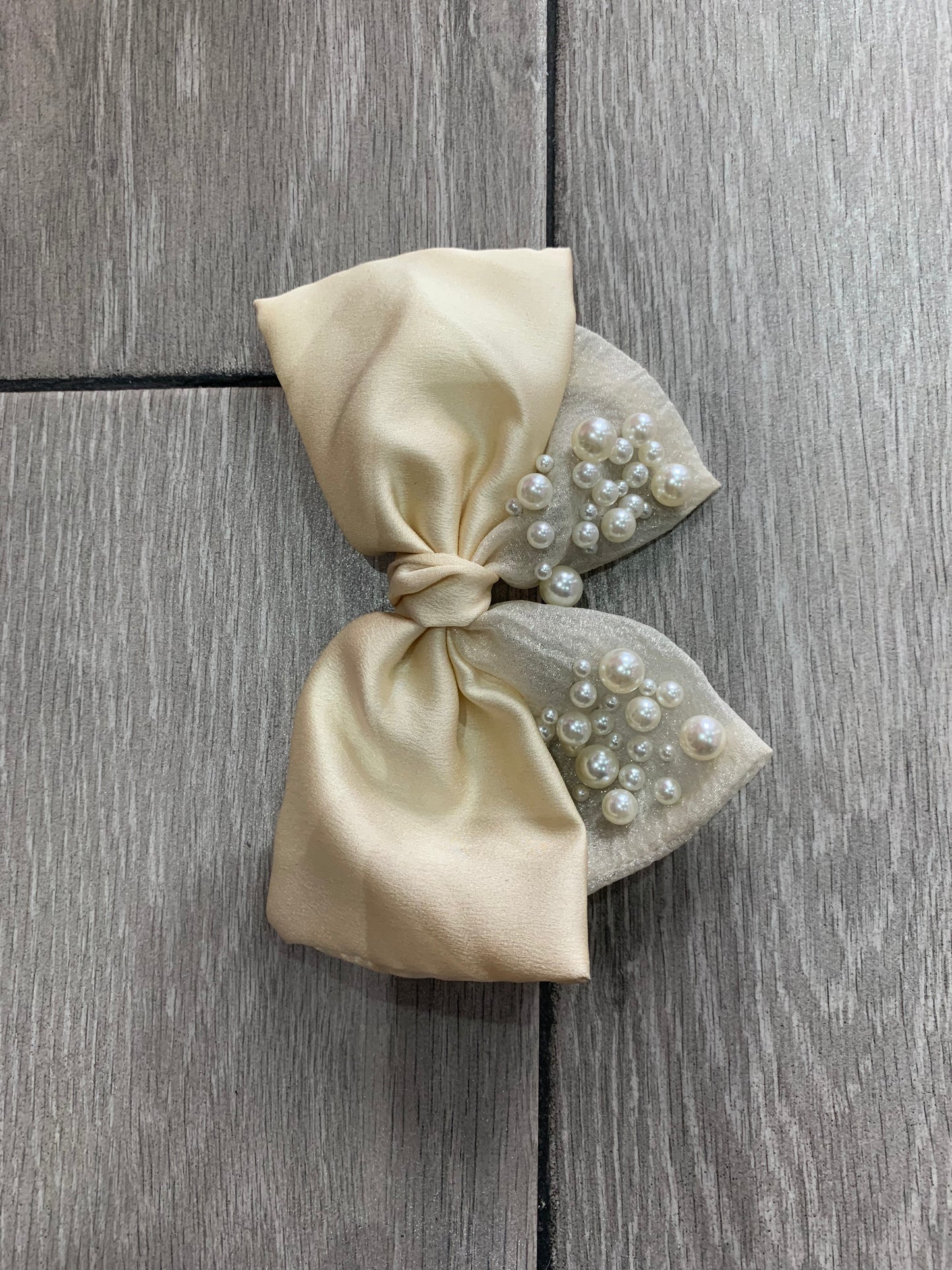 Moño con perlas - bling bling