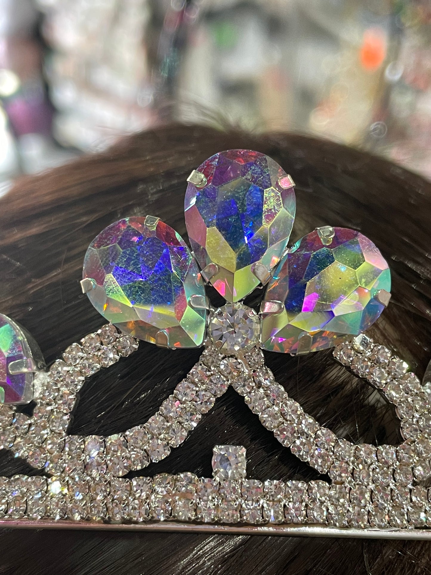 Tiara  pedrería tornasol