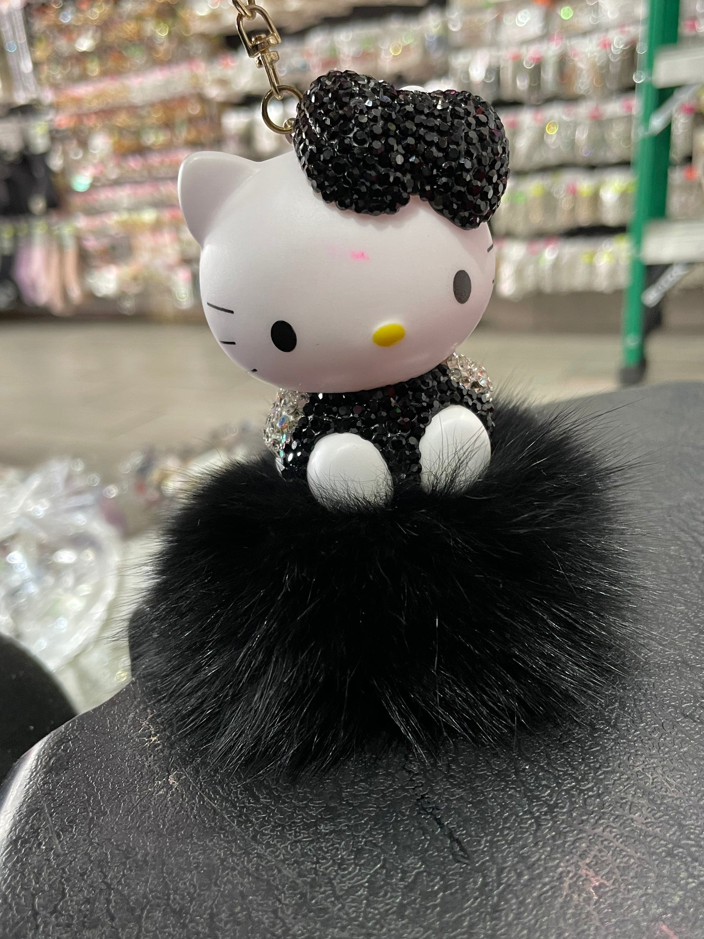 Llavero de hello kitty con pompon - bling bling