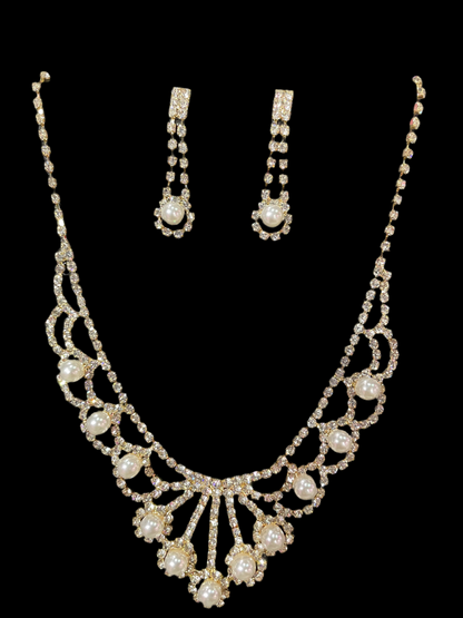 Juego de Collar y Aretes en Dorado - Bling Bling