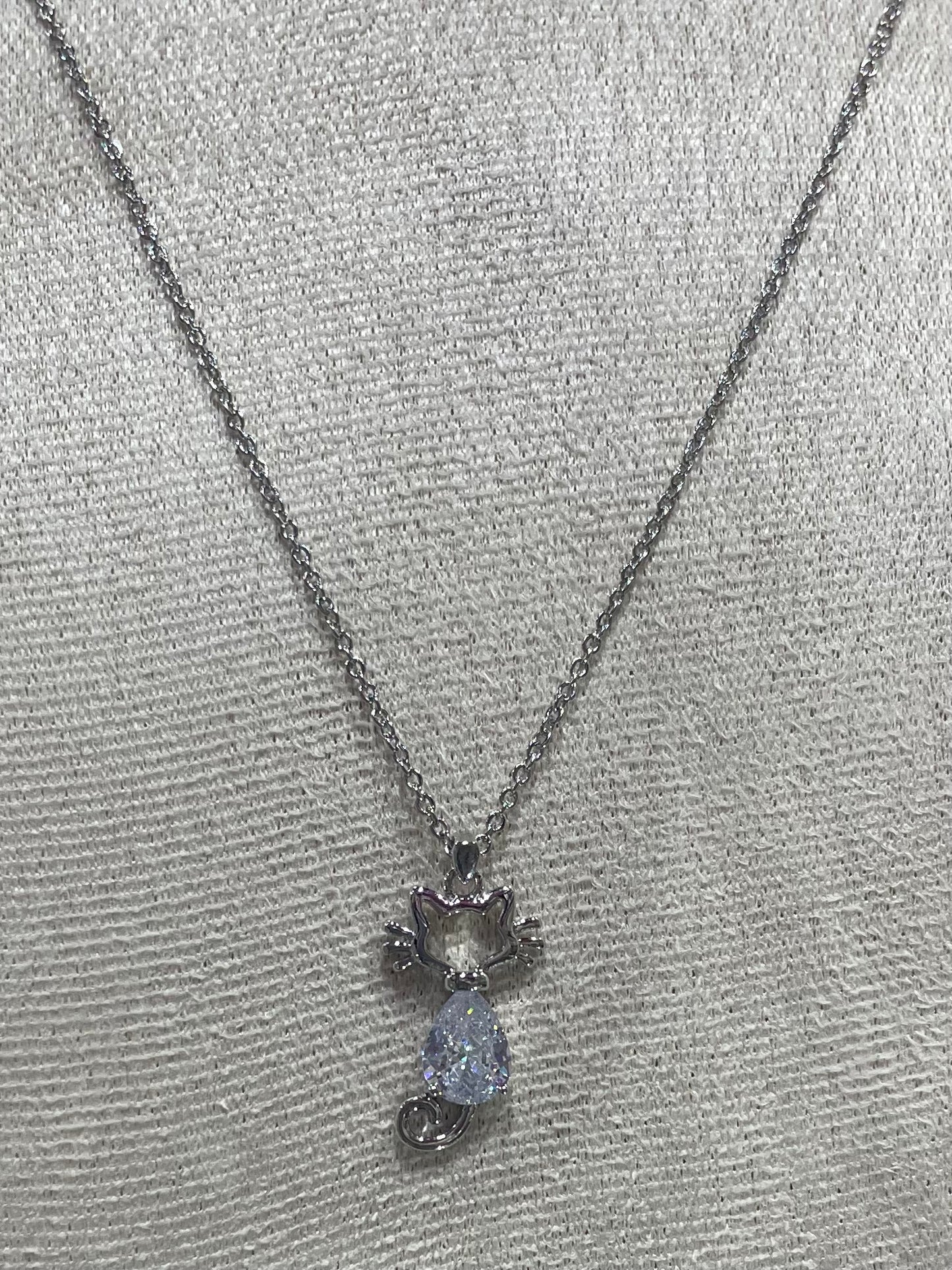 Collar de Zirconia con Dije de Gato En Plateado - Bling Bling