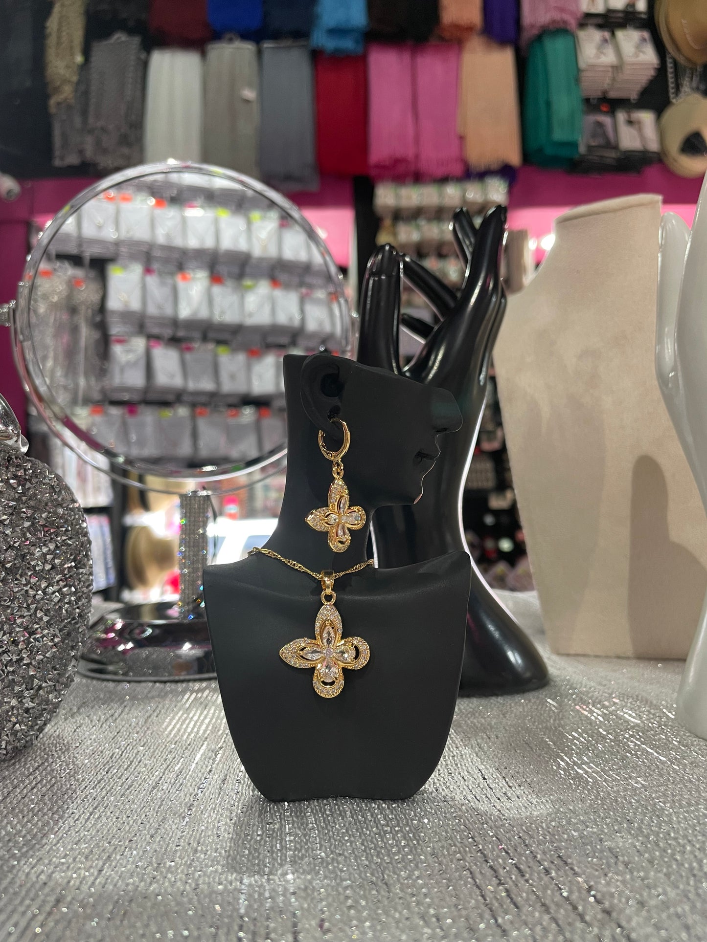 Juego de Collar dorado con dije - Bling Bling