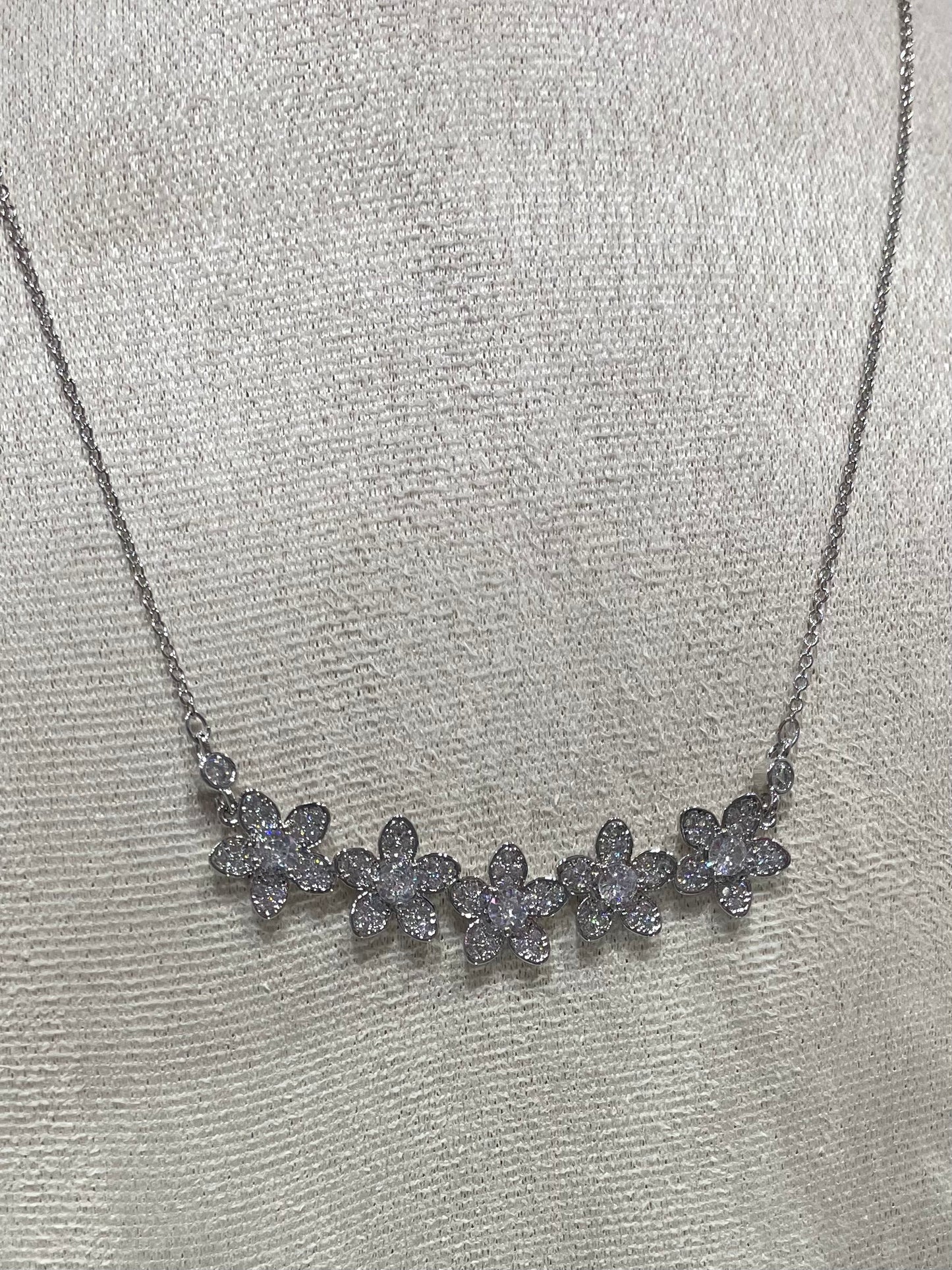 Collar de Zirconia con dije de Flores - Bling Bling