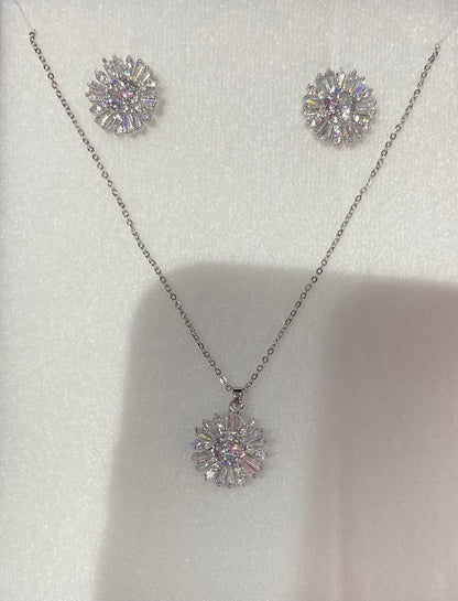 Conjunto de collar y aretes con dije de Flor - Bling Bling