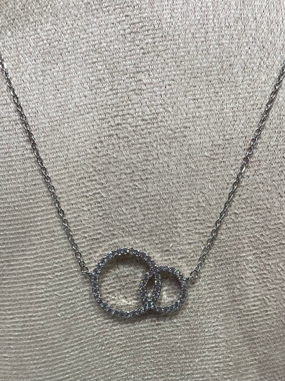Collar de Zirconia con dije de dos figuras Circulares entrelazadas - Bling Bling
