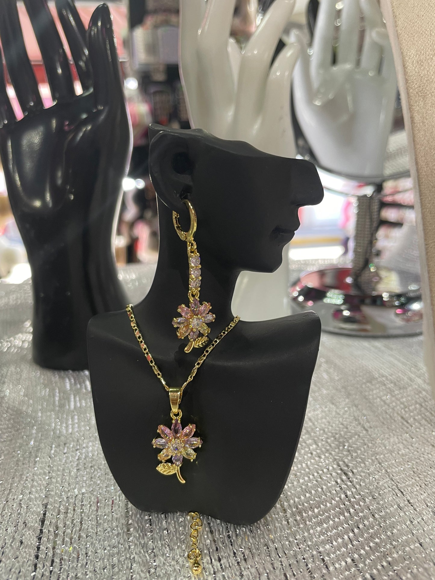 Juego de collar y aretes con dije de Flor - Bling Bling