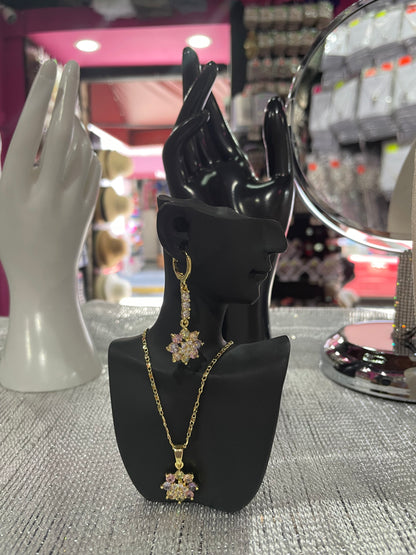 Juego de collar y aretes con dije de Flor - Bling Bling