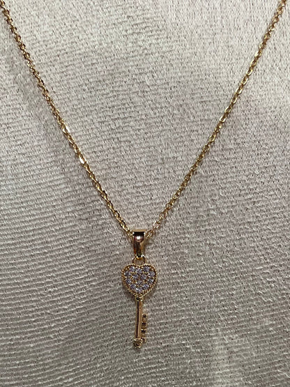 Collar de Zirconia con dije de llave de corazón - Bling Bling