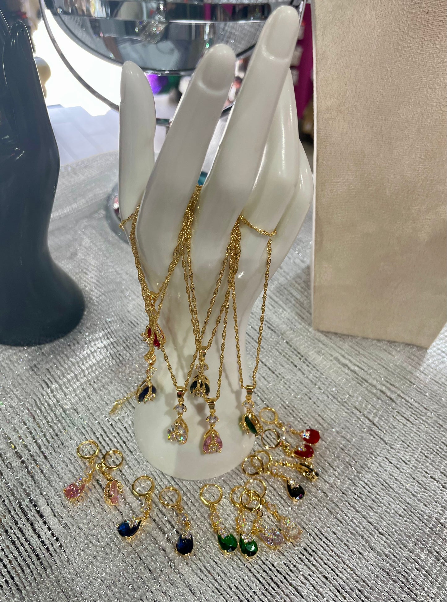 Juego de collar y aretes con dije en forma de Gota - Bling Bling