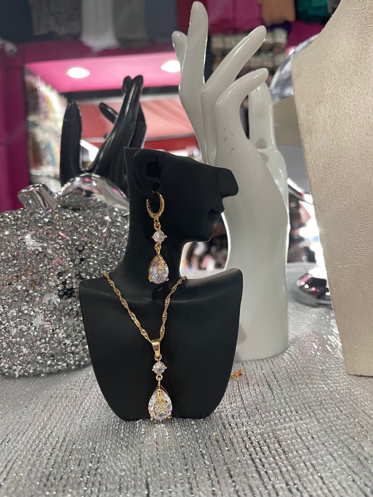 Juego de collar y aretes con dije en forma de Gota - Bling Bling