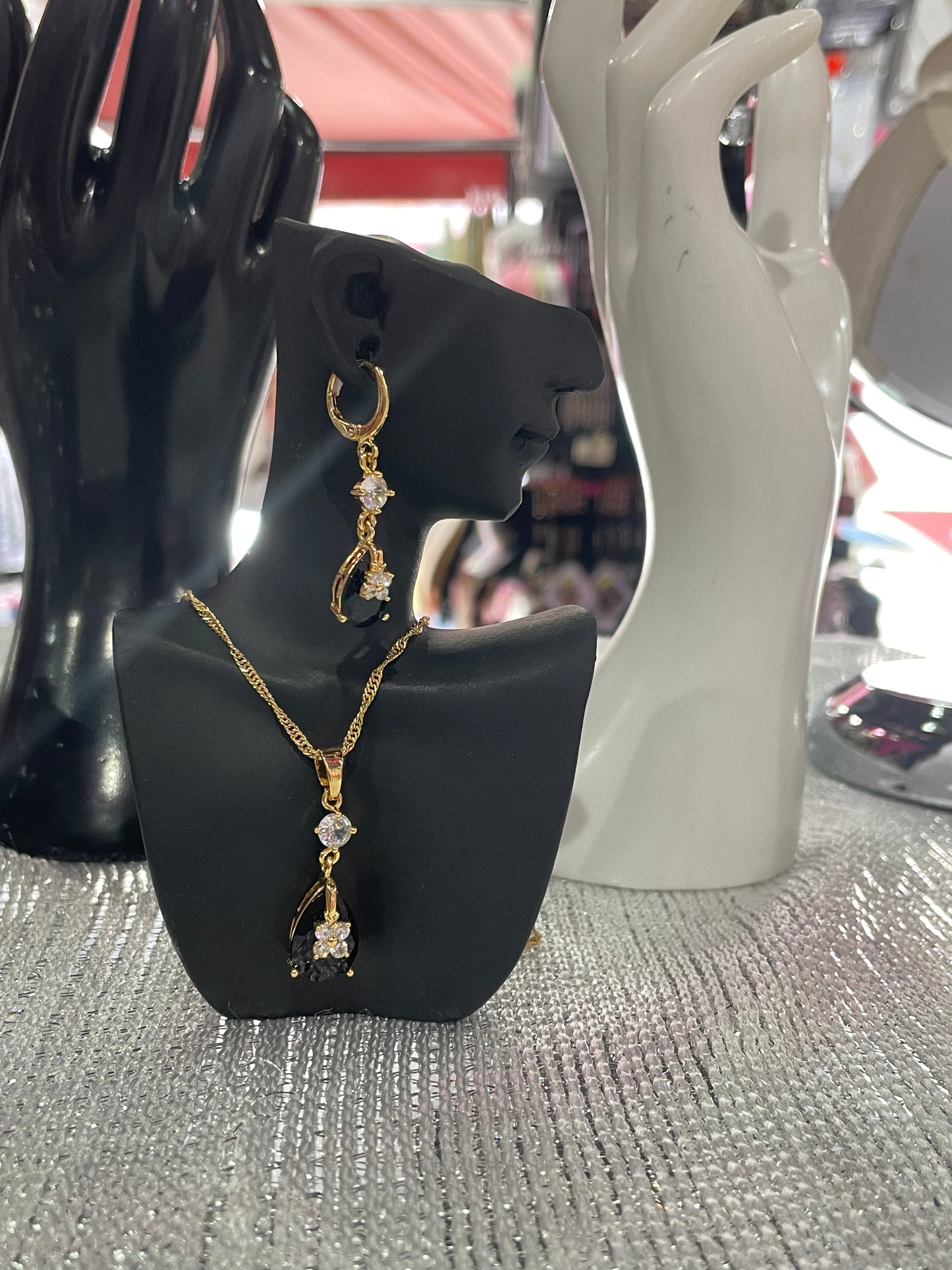 Juego de collar y aretes con dije en forma de Gota - Bling Bling