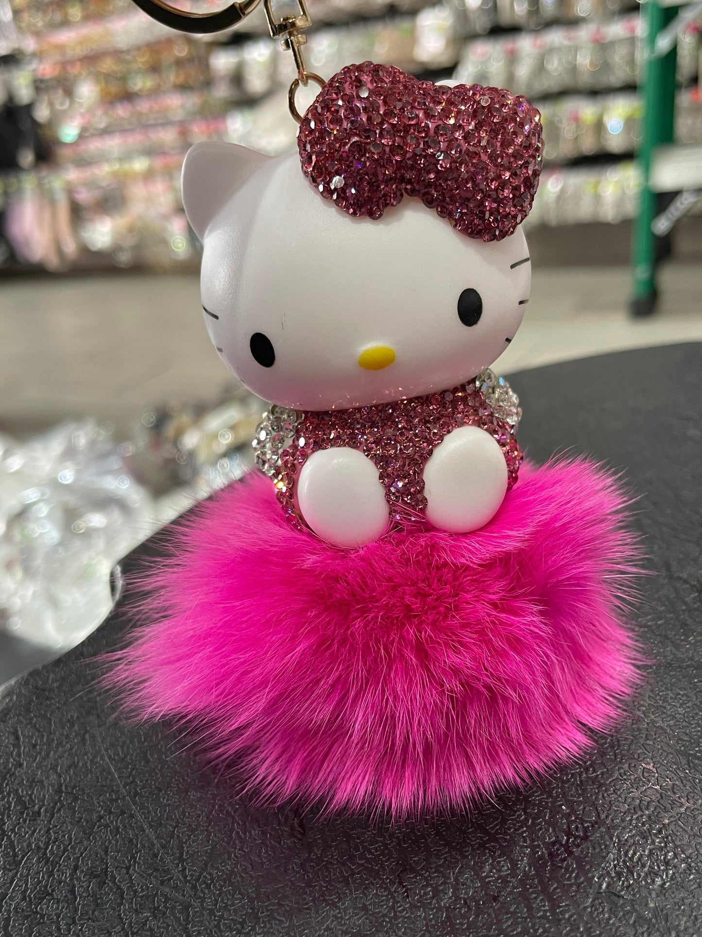 Llavero de hello kitty con pompon - bling bling