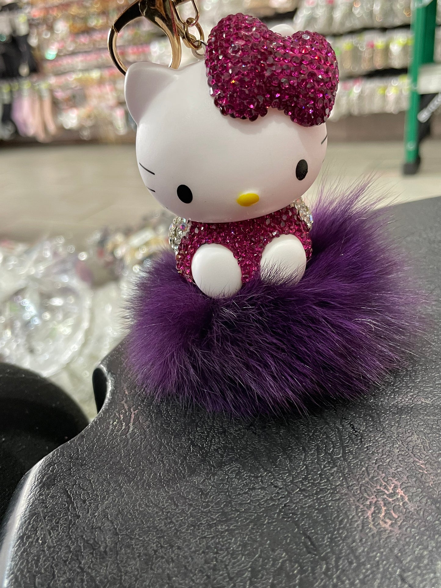 Llavero de hello kitty con pompon - bling bling